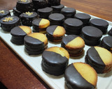 Foto del paso 4 de la receta: Alfajorcitos de coco y dulce de leche
