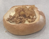 Foto del paso 2 de la receta: Fondue de queso camembert en pan de pagés al horno