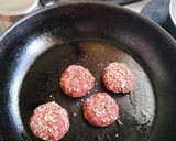 A picture of step 3 of Beetroot cutlets.