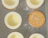 Foto del passaggio 6 della ricetta Semifreddo allo Yogurt Greco e Mascarpone con Biscoff
