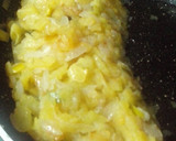 Foto del paso 2 de la receta: Tortilla de patata con cebolla, puerro y pimientos fritos