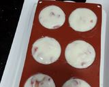 صورة لخطوة 3 من وصفة حلى جوز الهند 🍧 بالفريز 🍓