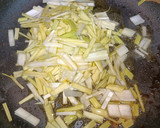 Foto del paso 3 de la receta: Arroz con salchichas y tortilla