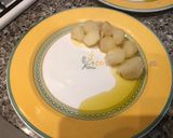 Foto del paso 5 de la receta Lubina a la sal con gulas y patata cocida