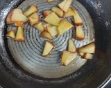 A picture of step 3 of Apple pancakes.
