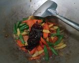 Foto langkah ke 4 dari resep Tumis Sayur Campur² buncis, wortel, babycorn, sosis sederhana.