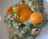 Foto del paso 5 de la receta: Soufflé de salmón ahumado y espinacas