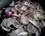 Foto del paso 5 de la receta: "Filete" de coliflor con cebollas salteadas y dip de berenjenas🤨🙄🤔🍆🌰🥦