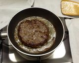 صورة لخطوة 3 من وصفة وجبه كيتونيه برجر بالجبنه و البيض😋