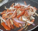 Foto del paso 2 de la receta: Tacu tacu de frejoles con pollo saltado