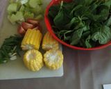 Foto langkah ke 1 dari resep Sayur bening bayam manisa jagung.