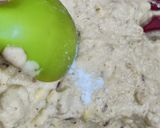 A picture of step 4 of Moong dal pakoda.