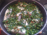 سمك مشوي محشي بثوم والبقدونس والفلفل وزيت الزيتون 🐟🧄🌶️🫑