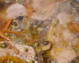 Foto del paso 3 de la receta: Pechuga de pavo en salsa de brandy con portobello y vegetales