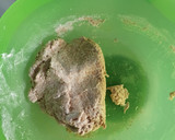 Foto del paso 1 de la receta: Pan de ajo integral con masa madre