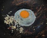 Foto langkah ke 2 dari resep Ceplok Telor Kekinian.