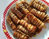 Foto langkah ke 7 dari resep Pisang keju kulit pangsit topping coklat.