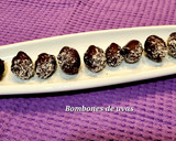 Foto del paso 5 de la receta: Chupa-chups de uvas bañadas de chocolate