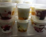 Hình bước làm 8 của món Sữa chua mix sốt trái cây