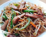 รูปขั้นตอนการทำที่ 6 ของ เส้นบุกผัดหมูเส้นพริกหวาน
