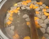Foto langkah ke 3 dari resep Sop Daging Sapi dengan Sayuran.