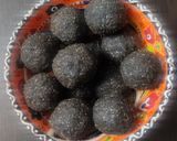 A picture of step 4 of Sesame ladu.
