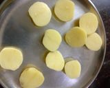 A picture of step 2 of Stuffed Italian spiced potato in spinach.