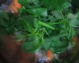 Foto langkah ke 4 dari resep Sayur Bening Bayam Wortel.