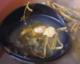 Hình bước làm 2 của món Canh rau muống nấu nghêu chua cay