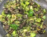 Foto langkah ke 4 dari resep Oseng paru cabai hijau.