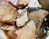 A picture of step 1 of Vietnamese Braised Catfish in Clay Pot (Cá Bớp Kho Tộ).