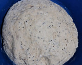Foto del paso 3 de la receta: Pan de semillas con sal de albahaca