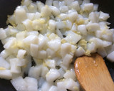 Foto del paso 3 de la receta: Chocos al ajillo con patatas confitadas 🦑