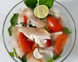 รูปขั้นตอนการทำที่ 2 ของ "ต้มยำปลาทับทิมน้ำใส"Spicy Fish Clear Soup🐟🥣🌿