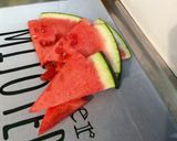 Une image de l'étape 1 de Salade multicolore à la pastèque et melon d'Espagne.