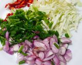 Foto langkah ke 1 dari resep Telur dadar kol daun bawang.