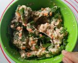 Foto langkah ke 3 dari resep Sawi Putih Gulung Isi Ayam Udang Tahu.