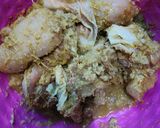 Foto langkah ke 2 dari resep Ayam Goreng Lengkuas Metode Kukus Bumbu Marinasi Instan.