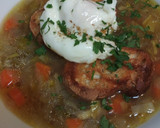 Foto del paso 2 de la receta: Sopa de puerro y cebolla con huevo poché
