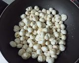 A picture of step 1 of Caramelized Makhana.
