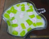 A picture of step 6 of Green jelly Custard.