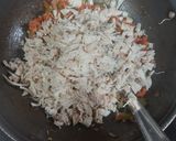 A picture of step 2 of Tomato chow mien.
