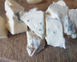 Foto del paso 2 de la receta: Tortelini con salsa de queso suave, Jamón y rúcula