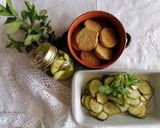 Foto del passaggio 5 della ricetta Rondelle di zucchine crude marinate, servite e conservate 🌿🌞