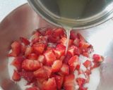 Une image de l'étape 4 de Fraises🍓 citronnées 🍋 et chantilly 🍨 maison.