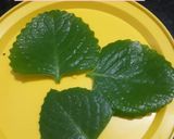 A picture of step 2 of Ajwain leaf pakodas.
