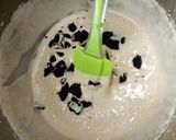 A picture of step 5 of Oreo vanillah cake loaf.