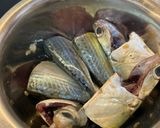 Hình bước làm 3 của món Cá Bạc Má Kho Hành Tăm