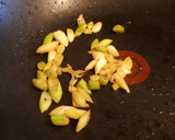 Foto del paso 5 de la receta: Ensalada de col con aderezo de lima, leche de coco y cacahuetes