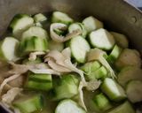 Foto langkah ke 4 dari resep Sup Sayur Oyong Jamur Tiram.